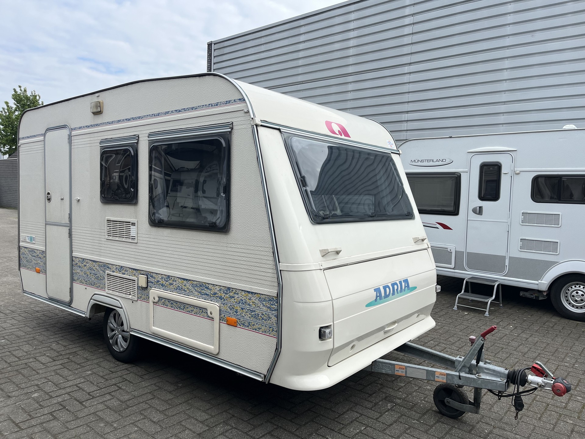 Foto 1 van 13