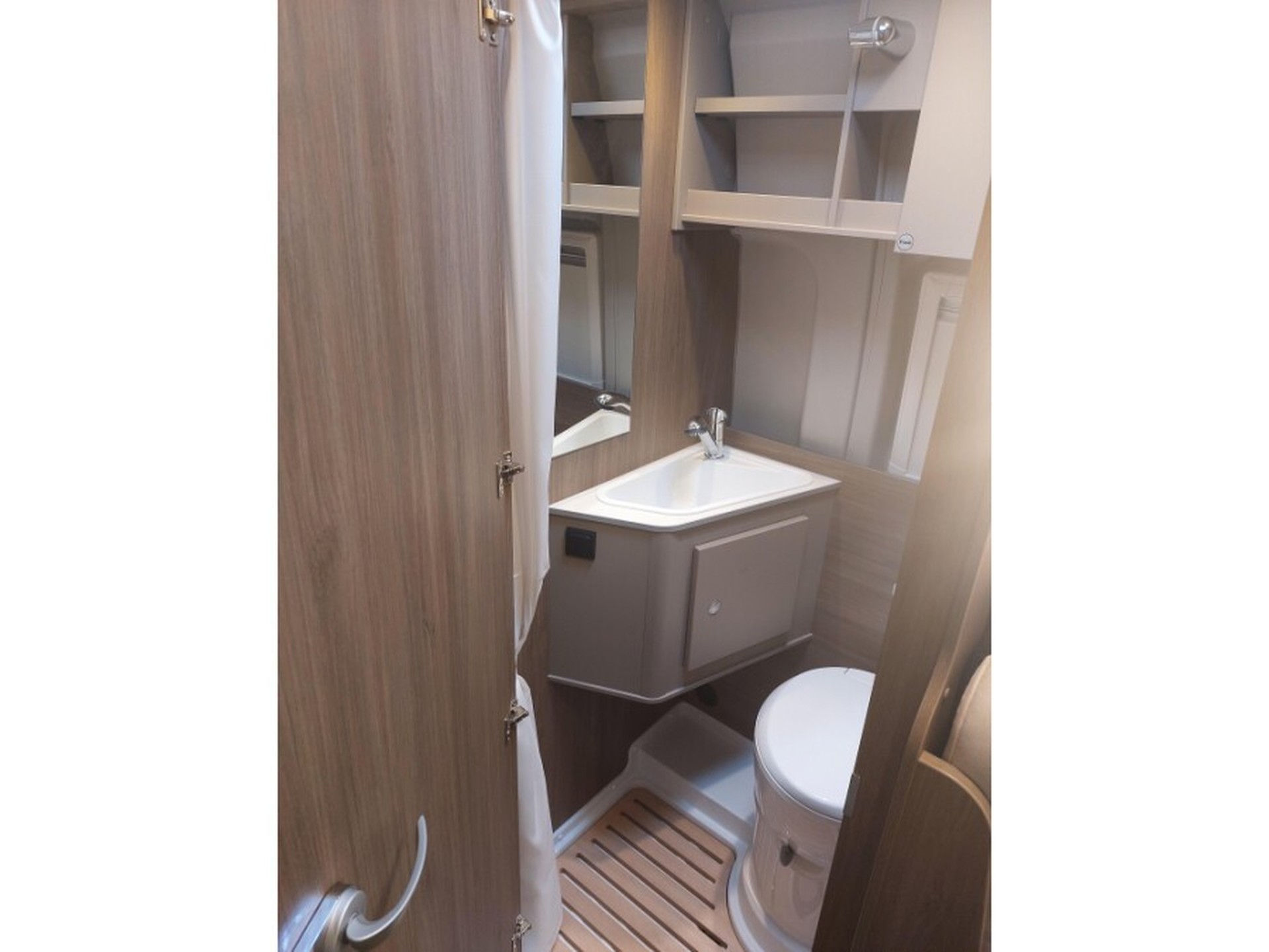 Foto 14 van 18