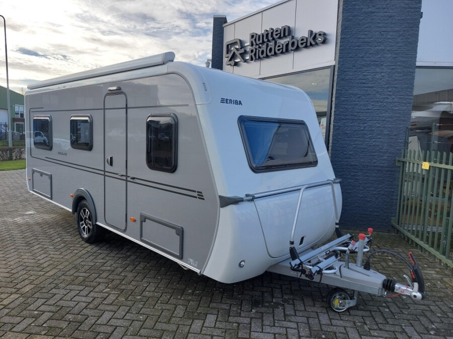 Foto 1 van 16